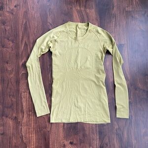 Lululemon Swiftly Tech Long Sleeve Crew 
Grape Leaf  Greenish Gold Color
Size 6